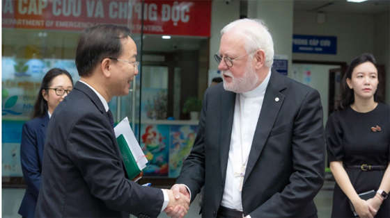 bo-truong-ngoai-giao-toa-thanh-vatican-tham-trung-tam-quoc-te-benh-vien-nhi-trung-uong-tai-ha-noi