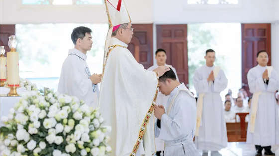cac-linh-muc-huu-duong---nhung-chung-nhan-am-tham-cua-duc-tin-va-tinh-yeu